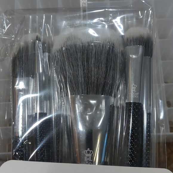 MODA STUDIO 8pc GlamPro brush set "NEW IN BOX* - Picture 2 of 2